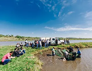 Acadêmicos da Unigran visitam projeto de piscicultura em Mundo Novo