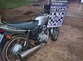 PM recupera moto furtada e apreende 17 pessoas no final de semana