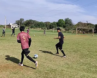 Prefetura cria escolinhas de futebol suiço e handebol nas aldeias