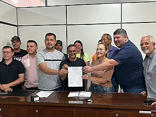 PSDB atropela aliados, racha o PL e registra chapa