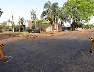 Prefeitura atua em três frentes de tapa-buracos