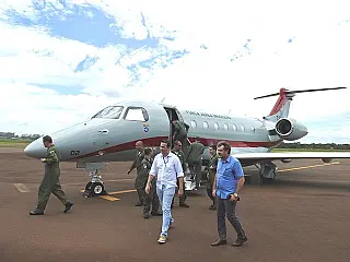 Equipe da FAB realiza checagem em aeroporto de Dourados