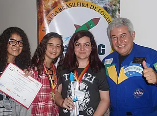 Dourados conquista três prêmios em lançamento nacional de foguetes