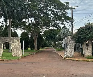 Portalzinho precisa de limpeza e asfalto melhor