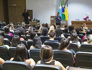 Aula magna desperta calouros