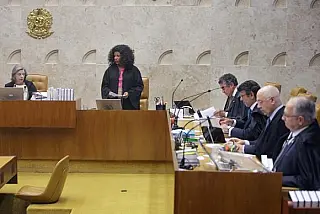 Maioria é a favor de proibir réu de ocupar Presidência; STF suspende julgamento