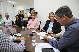 Com foco no planejamento de 2023, governador assina primeiro contrato de gestão com a Segov