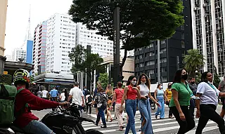 Brasil tem 9,8 mil novos casos e 37 óbitos em 24 horas