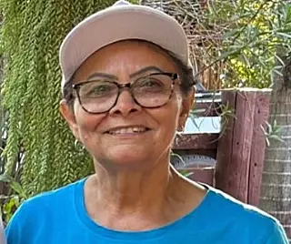 Zé Teixeira homenageia artesã que transforma fibras em inclusão