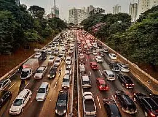 Licenciamento para veículos com placas terminadas em 3 deve ser quitado até 30 de maio