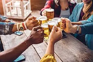 Cigarro pode ser taxado em 250% e cerveja em 46%, estima banco Mundial
