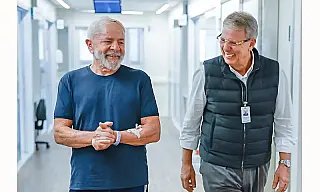 Presidente tem alta hospitalar, mas fica em São Paulo