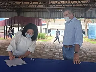 Murilo e Délia assinam ordem de serviço para implantação da Cidade Digital em Dourados