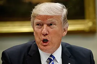Estado do Havaí ingressa com ação judicial contra decreto migratório de Trump
