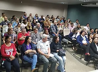 Promotor alerta sobre cuidados com dinheiro público em palestra a diretores