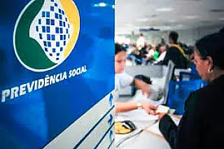 INSS começa a pagar benefícios acima do mínimo nesta terça