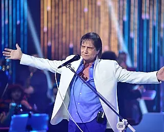 Roberto Carlos realizará live de 45 minutos neste domingo