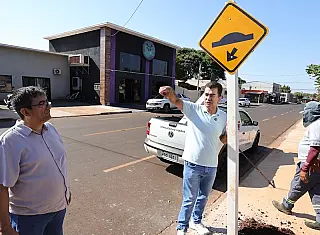 Prefeitura renova sinalização na antiga Rua 17