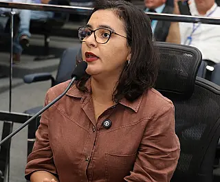 Gleice Jane protocola Projeto de Lei para incluir escolas no debate da crise climática