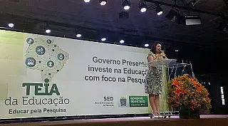 Coleção Teia da Educação é composto por textos educacionais de professores da SED