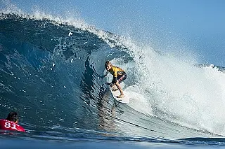 Com tropeço de Medina, surfista John John Florence fatura o bi mundial no Havaí