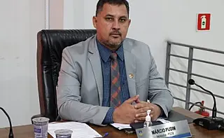 Marcio Pudim solicita reforma e pintura de pontos de ônibus