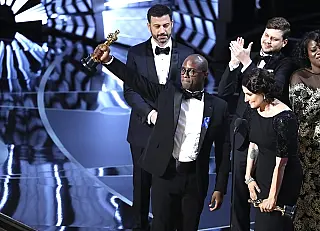 Mesmo com erro histórico Oscar mantém empresa de auditoria