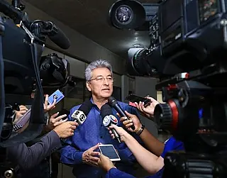 Governo começa a debater volta das 8 horas diárias e incentivo às demissões