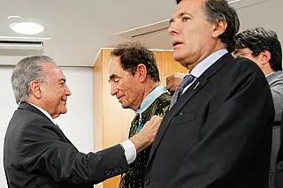 Temer condecora quatro juristas estrangeiros com a Cruzeiro do Sul