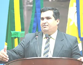 Madson diz que sem parcerias Prefeitura não controla os buracos