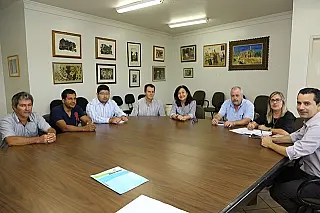 Taxistas apresentam reivindicações para prefeita de Dourados