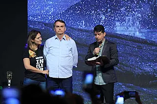 Bolsonaro veta parte de perdão triburário às igrejas