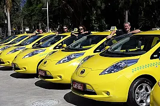 Projeto em tramitação na CAE incentiva compra de carro elétrico por taxista e pessoa com deficiência