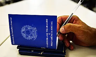 Taxa de desocupação fica em 8,6% em fevereiro