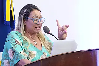 Tânia Cristina aponta desvio de finalidade na contratação temporária de professores