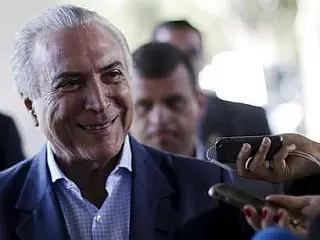 Temer vê votação no Planalto e diz que Brasil busca pacificação