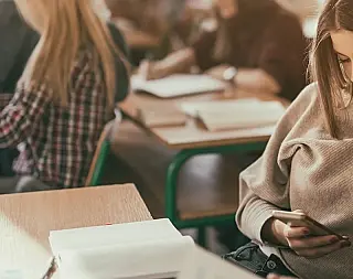 Tirar celular da sala de aula marcou 2025