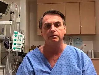 Bolsonaro se submete a cirurgia para retirada de bolsa após facada em campanha