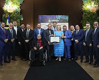 Vereadora Liandra recebe título de Cidadã Douradense