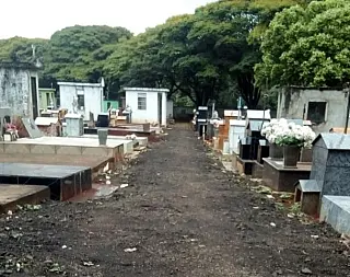 Prefeitura melhora calçadas dos cemitérios com resíduos de asfalto