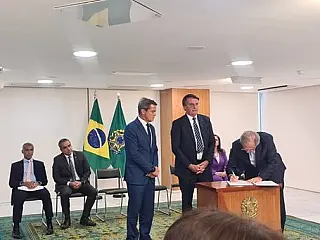 Bolsonaro implementa serviço de cartório eletrônico