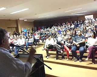 Murilo reúne servidores e garante aplicação do PCCR