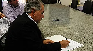 Lei do exame gratuito para trombofilia e outras três normas são sancionadas por Reinaldo Azambuja