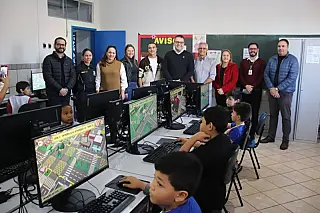 Alan começa maratona para entregar 1.100 computadores nas Escolas Municipais