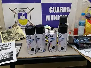 Mulheres são apreendidas em ações de pichação contra Jair Bolsonaro