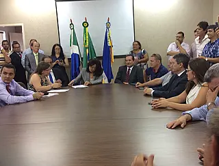 Délia sai da Câmara, vai para o gabinete na Prefeitura e anuncia troca de secretários