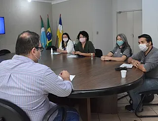 Alan Guedes cumpre compromisso do piso nacional com agentes comunitários