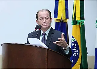 Bebeto cobra recursos para asfalto em bairros e distritos