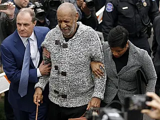 Bill Cosby se apresenta à Justiça e é liberado sob fiança