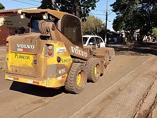 Prefeitura de Dourados começa a recapear a rua Monte Castelo
